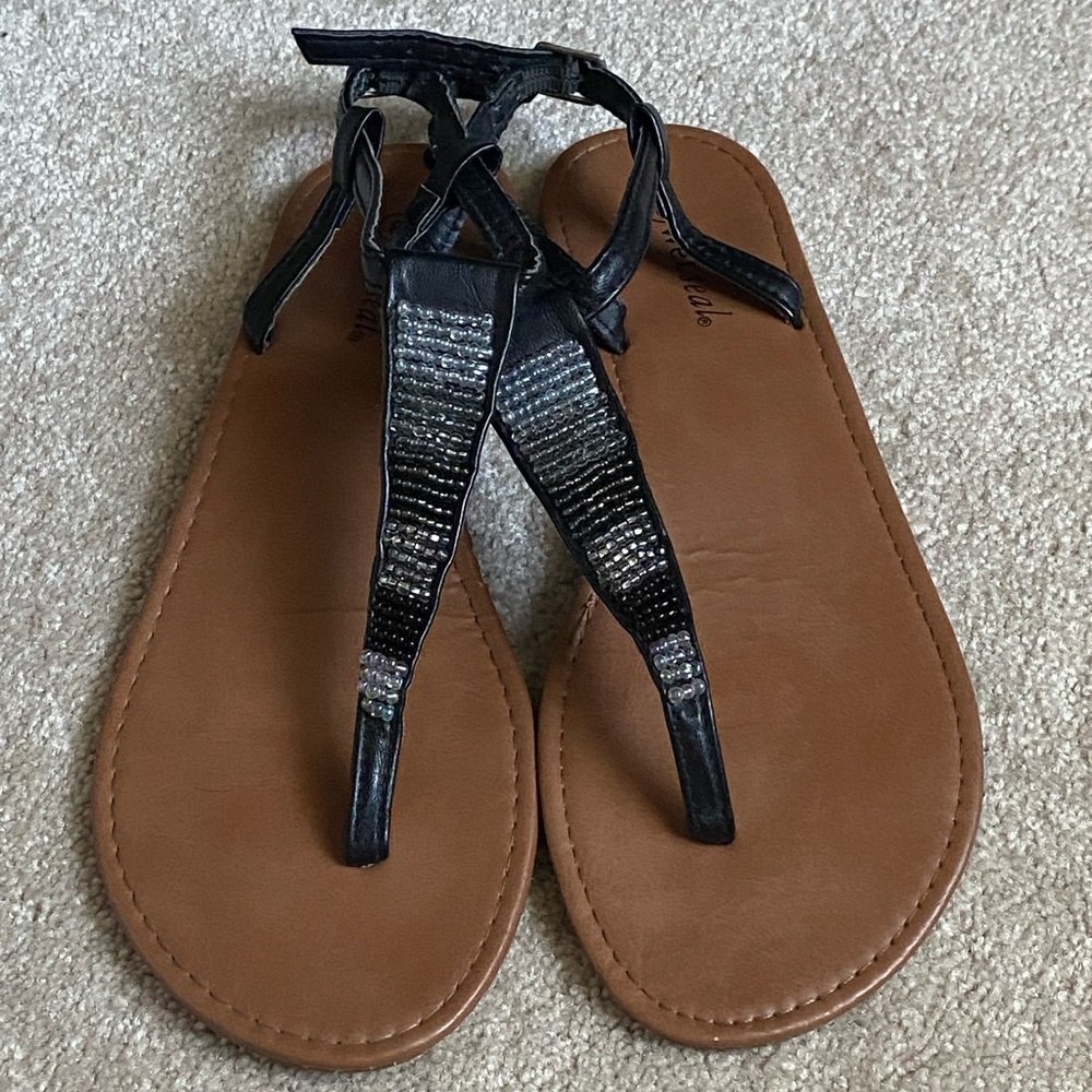 Women’s Size 8 Wet Seal Black & Silver Strap Sandals